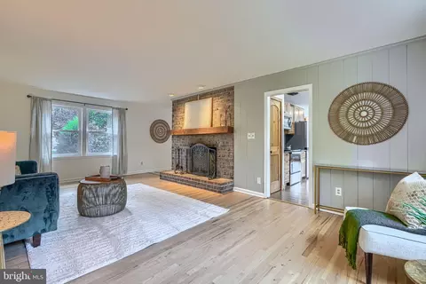Living - 8 Manor Brook Rd, Monkton, MD 21111 photo 4 of 5