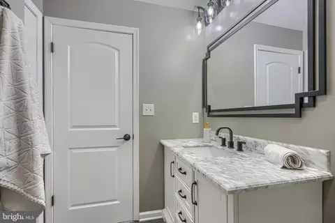 Bath - 8 Manor Brook Rd, Monkton, MD 21111 photo 3 of 9
