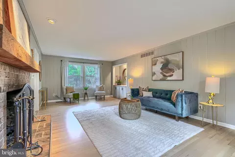 Living - 8 Manor Brook Rd, Monkton, MD 21111 photo 2 of 5