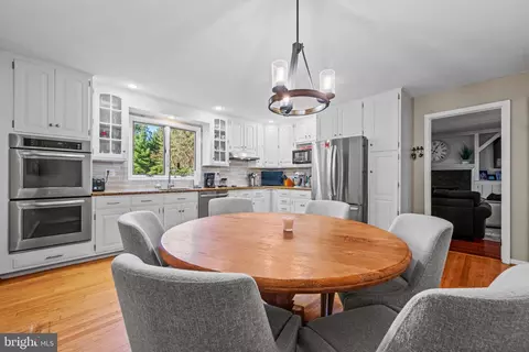 Kitchen - 13712 Manda Mill Ln, Phoenix, MD 21131 photo 2 of 3