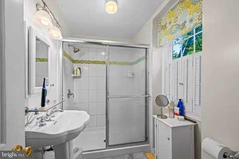 Bath - 13712 Manda Mill Ln, Phoenix, MD 21131 photo 2 of 4