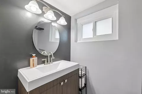 Bath - 508 46th St, Baltimore, MD 21224 photo 3 of 4