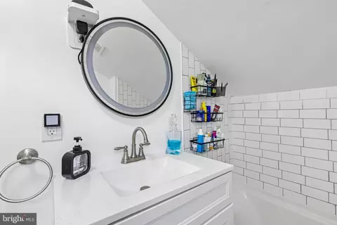 Bath - 508 46th St, Baltimore, MD 21224 photo 2 of 4