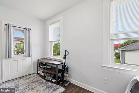 Entry Way - 508 46th St, Baltimore, MD 21224 photo 9 of 10