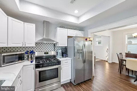 Entry Way - 508 46th St, Baltimore, MD 21224 photo 7 of 10