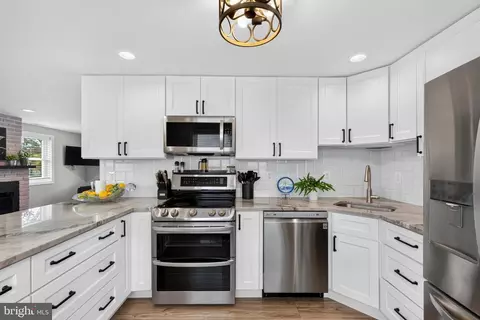 Kitchen - 2125 Maple Rd, Edgemere, MD 21219 photo 3 of 4