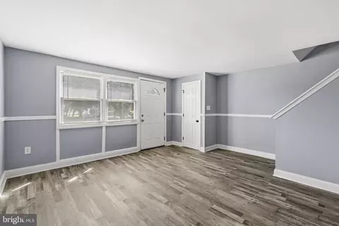 Living - 2002 Larkhall Rd, Dundalk, MD 21222 photo 2 of 3