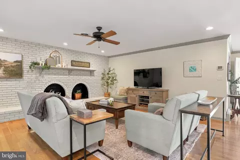Living - 13639 Pleasantville Rd, Baldwin, MD 21013 photo 1 of 3