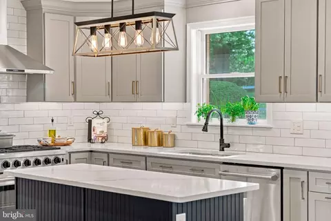 Kitchen - 13639 Pleasantville Rd, Baldwin, MD 21013 photo 4 of 7