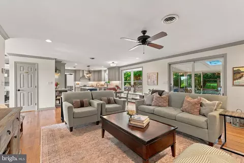 Living - 13639 Pleasantville Rd, Baldwin, MD 21013 photo 2 of 3
