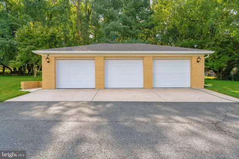 Exterior - 13639 Pleasantville Rd, Baldwin, MD 21013 photo 10 of 16