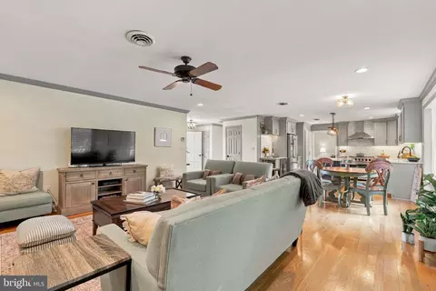 Living - 13639 Pleasantville Rd, Baldwin, MD 21013 photo 3 of 3