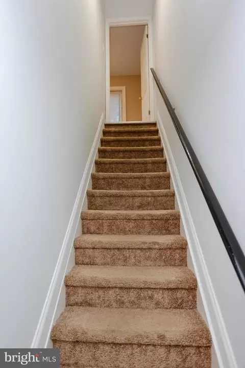 Entry Way - 4 Cashell Ct, Nottingham, MD 21236 photo 4 of 8