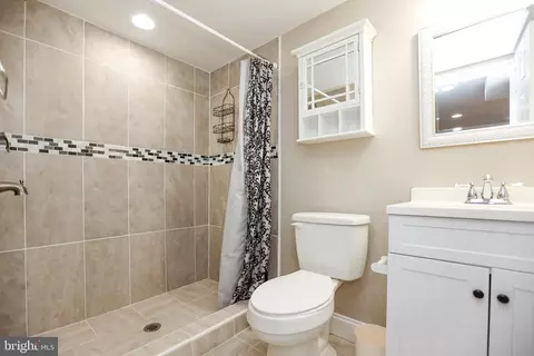 Bath - 4 Cashell Ct, Nottingham, MD 21236 photo 3 of 10