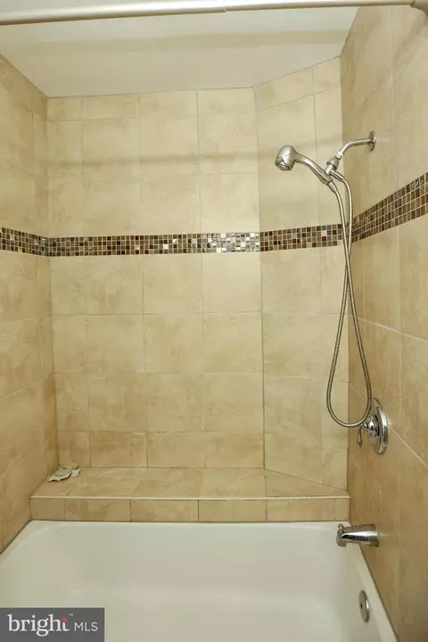 Bath - 4 Cashell Ct, Nottingham, MD 21236 photo 6 of 10