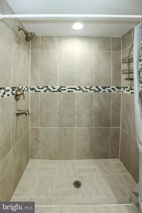 Bath - 4 Cashell Ct, Nottingham, MD 21236 photo 5 of 10