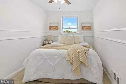 Bedroom - 7442 Edsworth Rd, Dundalk, MD 21222 photo 3 of 7