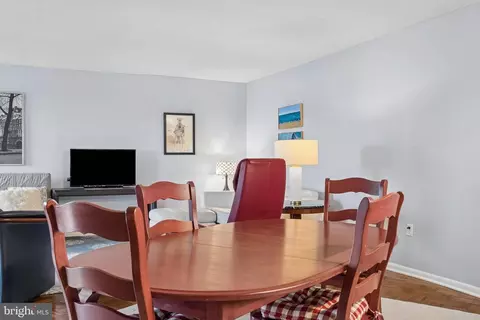 Dining - 205 E Joppa Rd #707, Towson, MD 21286 photo 2 of 4