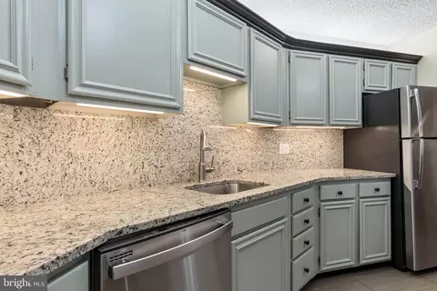 Kitchen - 205 E Joppa Rd #707, Towson, MD 21286 photo 5 of 6