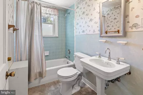 Bath - 5203 Benson Ave, Halethorpe, MD 21227 photo 3 of 3