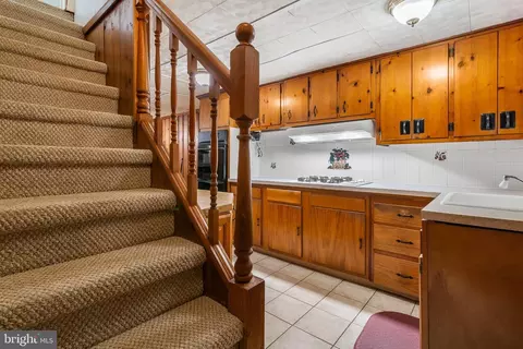 Entry Way - 5203 Benson Ave, Halethorpe, MD 21227 photo 3 of 9