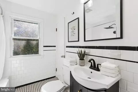 Bath - 5572 Oakland Rd, Halethorpe, MD 21227 photo 1 of 1