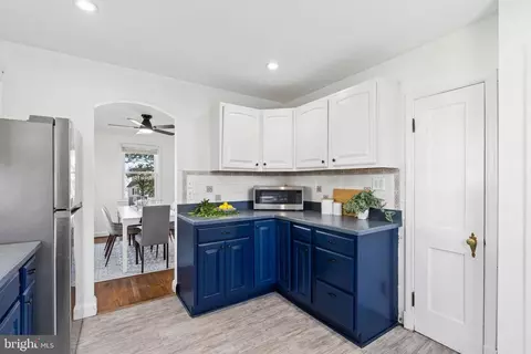 Kitchen - 5572 Oakland Rd, Halethorpe, MD 21227 photo 3 of 4