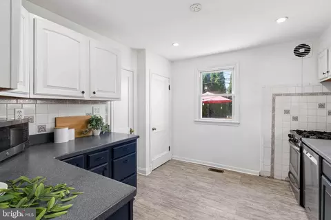 Entry Way - 5572 Oakland Rd, Halethorpe, MD 21227 photo 1 of 2