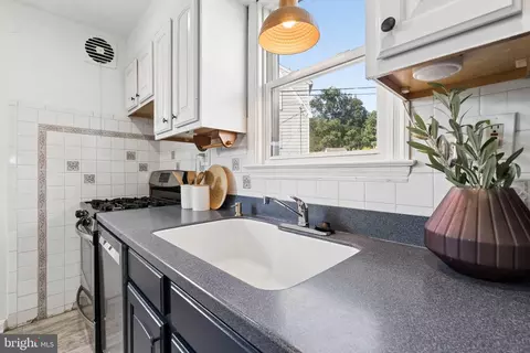 Kitchen - 5572 Oakland Rd, Halethorpe, MD 21227 photo 4 of 4