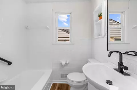 Bath - 2906 Florida Ave, Halethorpe, MD 21227 photo 1 of 3