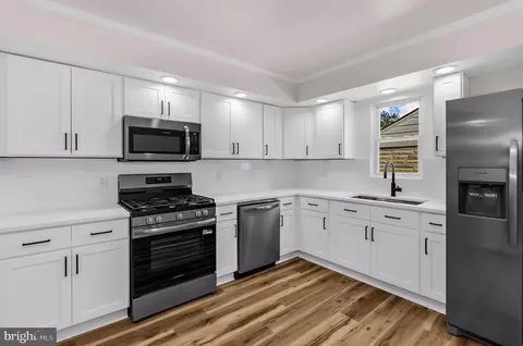 Kitchen - 2906 Florida Ave, Halethorpe, MD 21227 photo 2 of 2
