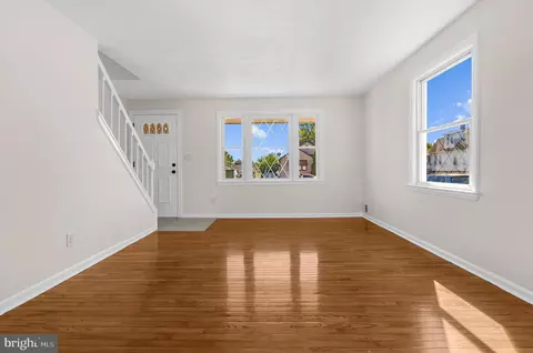 Living - 2906 Florida Ave, Halethorpe, MD 21227 photo 3 of 6