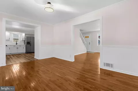 Entry Way - 2906 Florida Ave, Halethorpe, MD 21227 photo 2 of 4