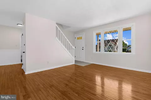 Living - 2906 Florida Ave, Halethorpe, MD 21227 photo 2 of 6