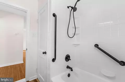 Bath - 2906 Florida Ave, Halethorpe, MD 21227 photo 2 of 3