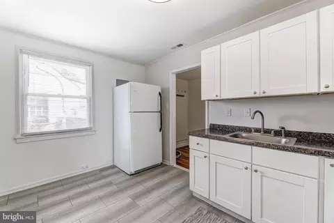 Entry Way - 8220 Cornwall Rd, Dundalk, MD 21222 photo 1 of 3
