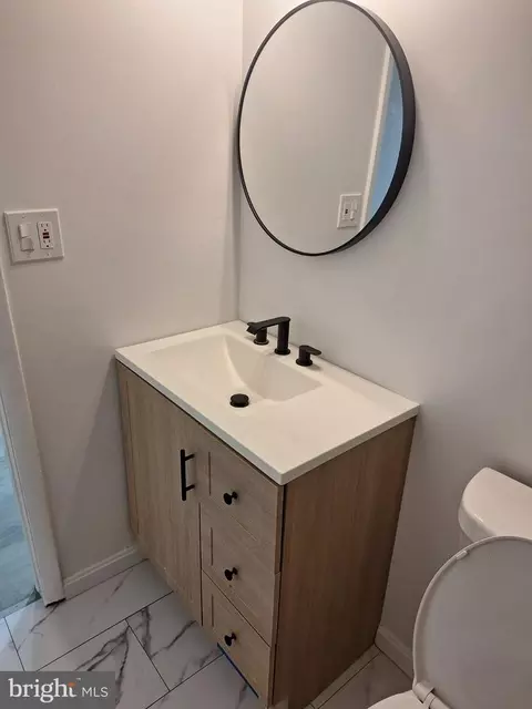 Bath - 6 Longstream Ct #101, Baltimore, MD 21209 photo 2 of 5