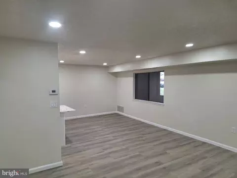Living - 6 Longstream Ct #101, Baltimore, MD 21209 photo 1 of 4