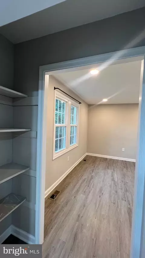 Entry Way - 4427 Annapolis Rd, Halethorpe, MD 21227 photo 1 of 11