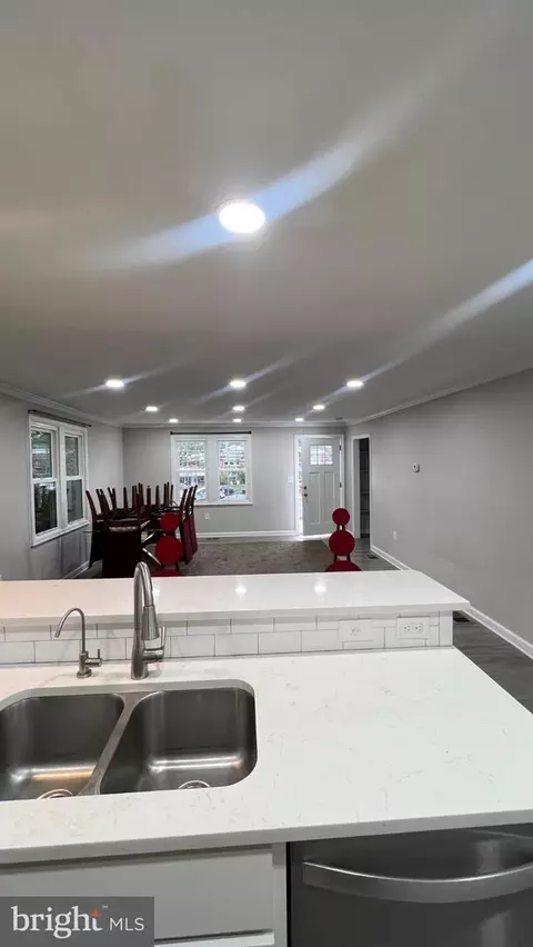 Entry Way - 4427 Annapolis Rd, Halethorpe, MD 21227 photo 2 of 11