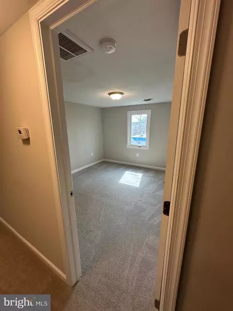 Entry Way - 4427 Annapolis Rd, Halethorpe, MD 21227 photo 5 of 11
