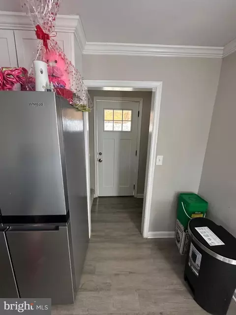 Entry Way - 4427 Annapolis Rd, Halethorpe, MD 21227 photo 8 of 11
