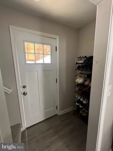 Entry Way - 4427 Annapolis Rd, Halethorpe, MD 21227 photo 7 of 11