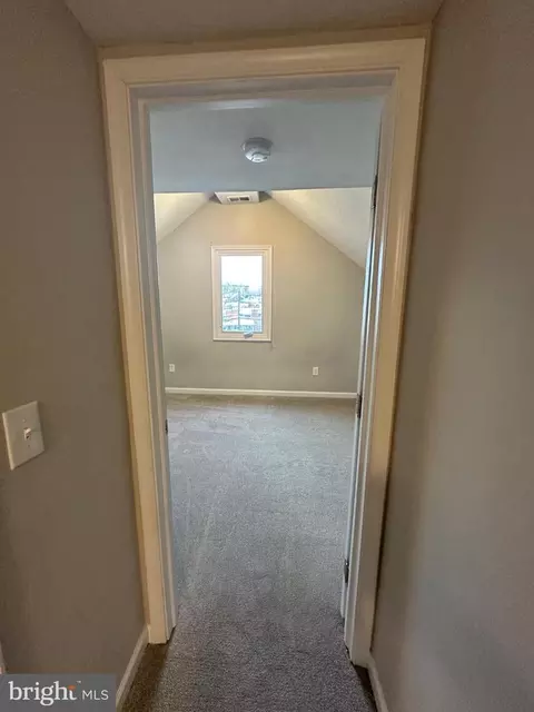 Entry Way - 4427 Annapolis Rd, Halethorpe, MD 21227 photo 4 of 11