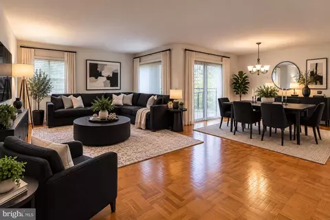 25 Stonehenge Cir #7, Pikesville, MD 21208