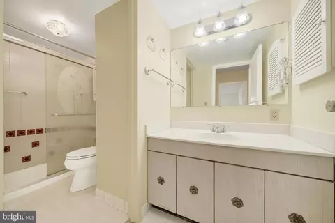 Bath - 205 E Joppa Rd #1604, Towson, MD 21286 photo 1 of 2