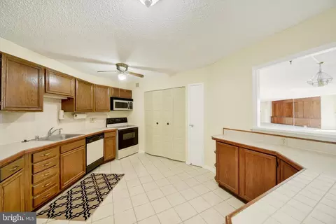 Kitchen - 205 E Joppa Rd #1604, Towson, MD 21286 photo 2 of 2