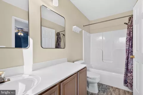 Bath - 4415 Todd Point Ln, Sparrows Point, MD 21219 photo 2 of 4