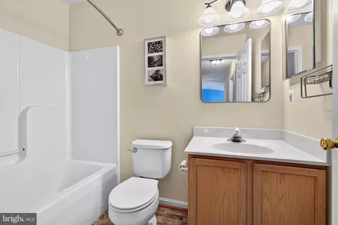 Bath - 4415 Todd Point Ln, Sparrows Point, MD 21219 photo 3 of 4