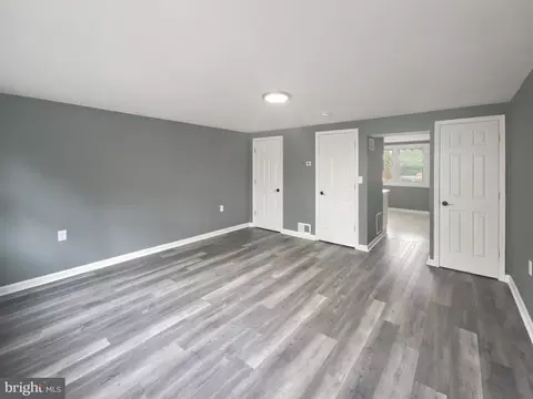 Living - 3233 Kessler Rd, Halethorpe, MD 21227 photo 2 of 2